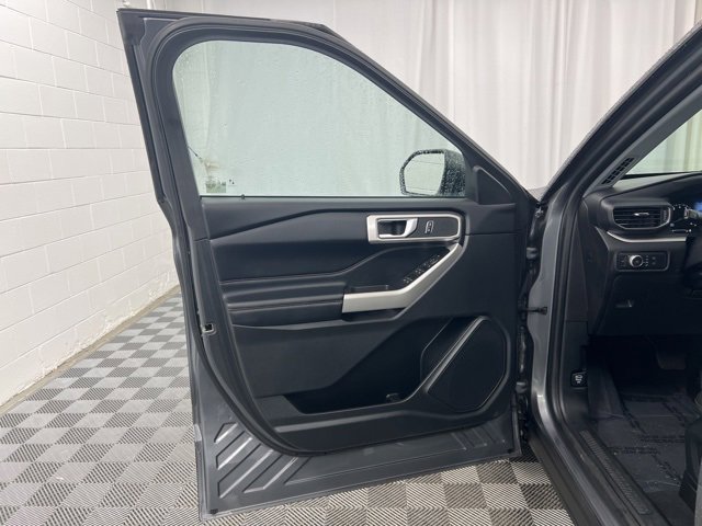 Used 2022 Ford Explorer XLT w/ Equipment Group 202A image 16