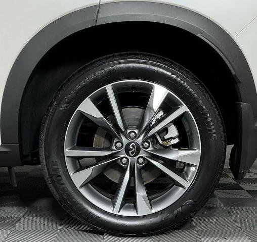 Certified 2024 INFINITI QX60 Luxe image 9