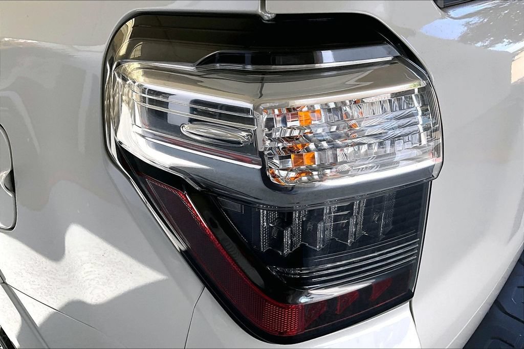 Used 2016 Toyota 4Runner Limited AWD/4WD image 25