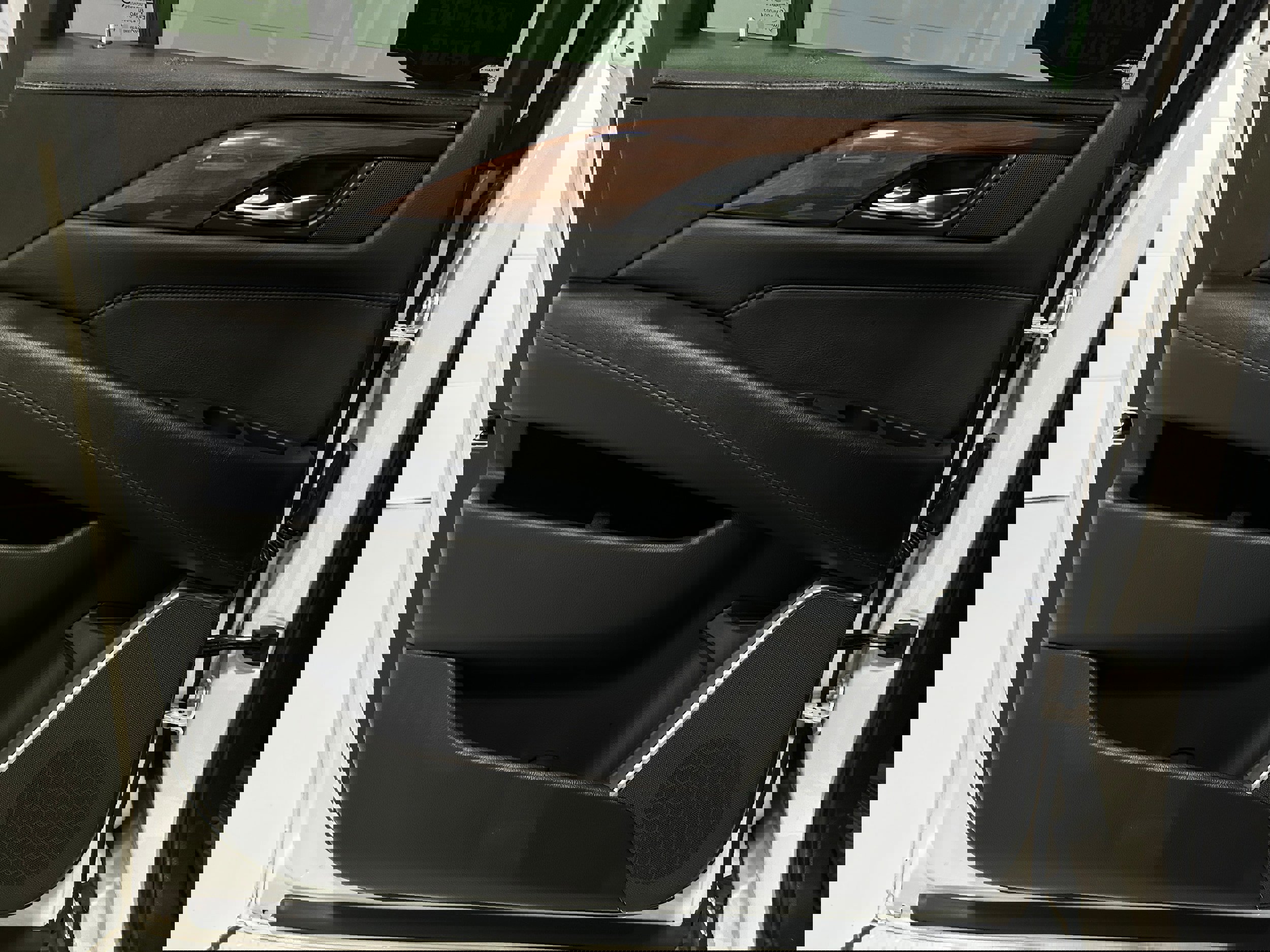 Used 2020 Cadillac Escalade ESV Premium Luxury image 28