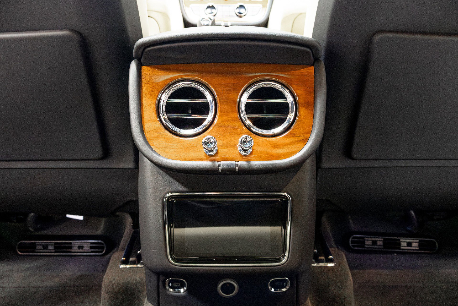 Used 2021 Bentley Bentayga w/ First Edition Specification AWD/4WD image 34