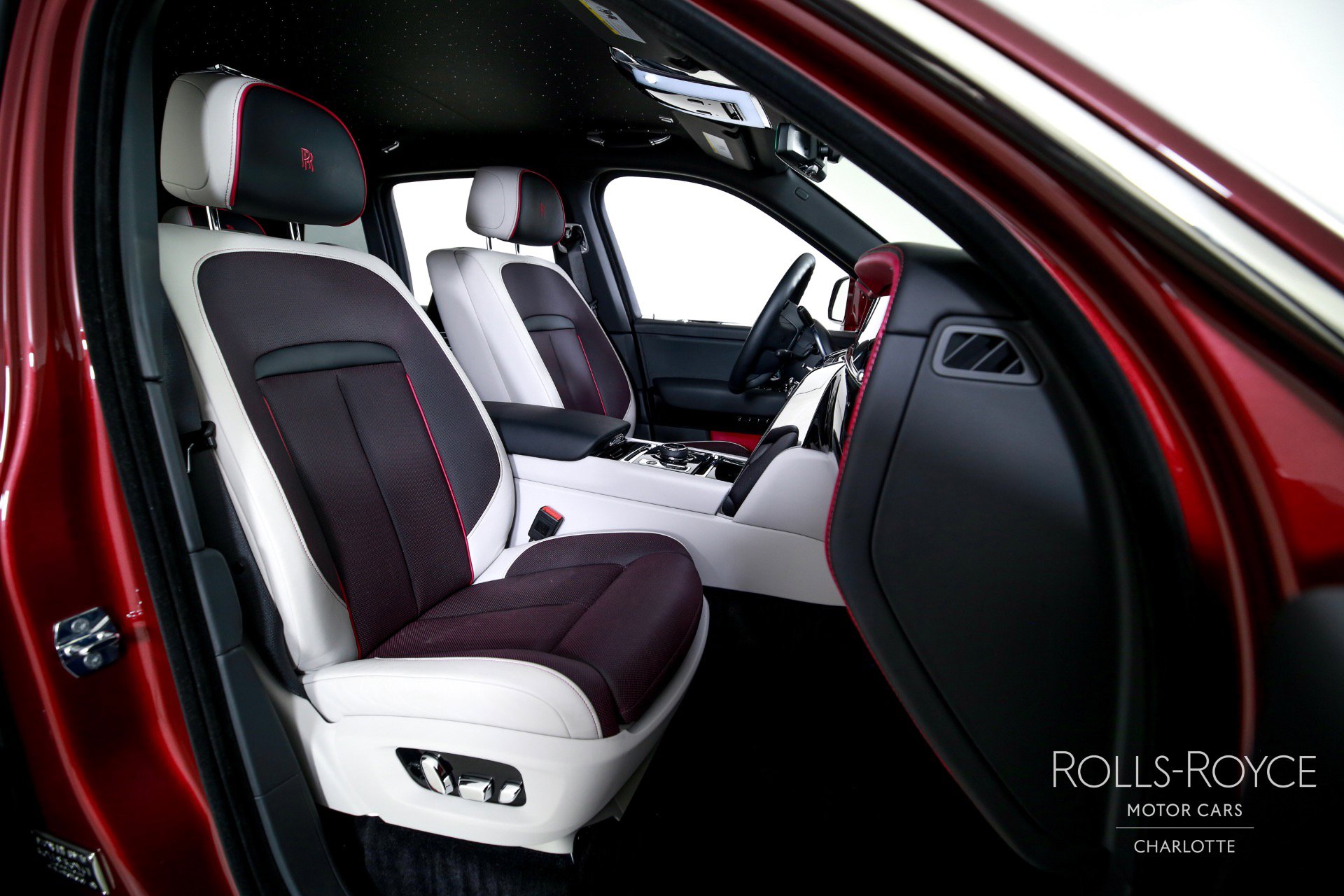 Certified 2025 Rolls-Royce Cullinan AWD/4WD image 34