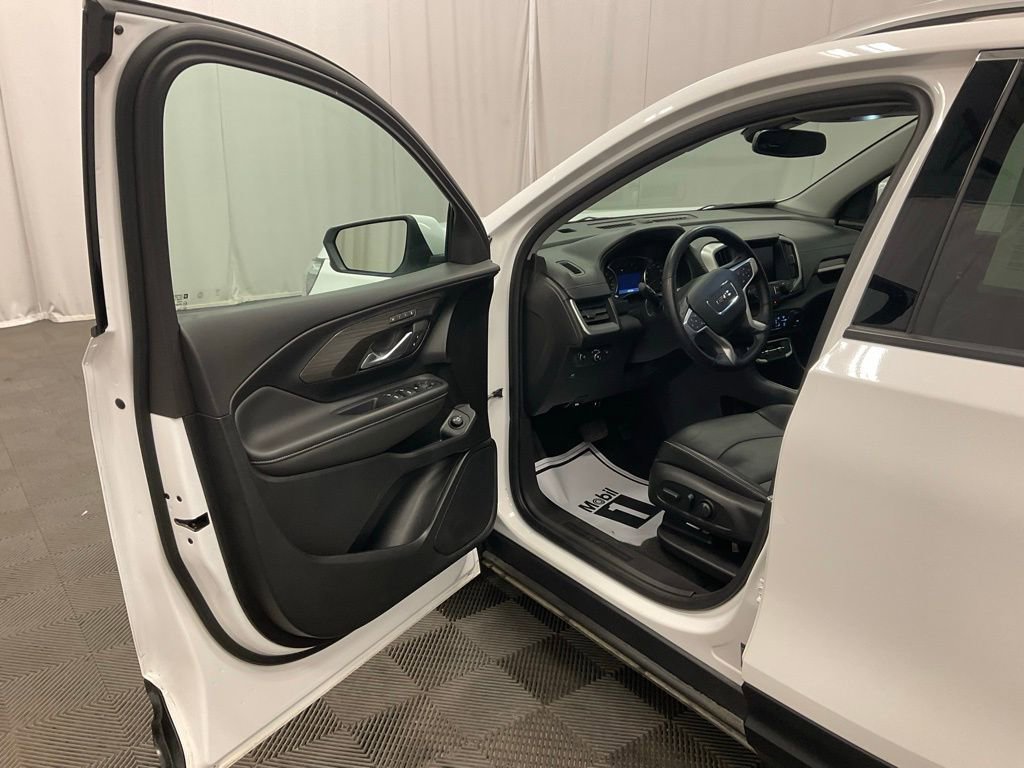 Used 2024 GMC Terrain SLT image 4