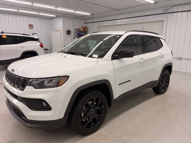 Used 2025 Jeep Compass Latitude w/ Altitude Special Edition AWD/4WD image 3