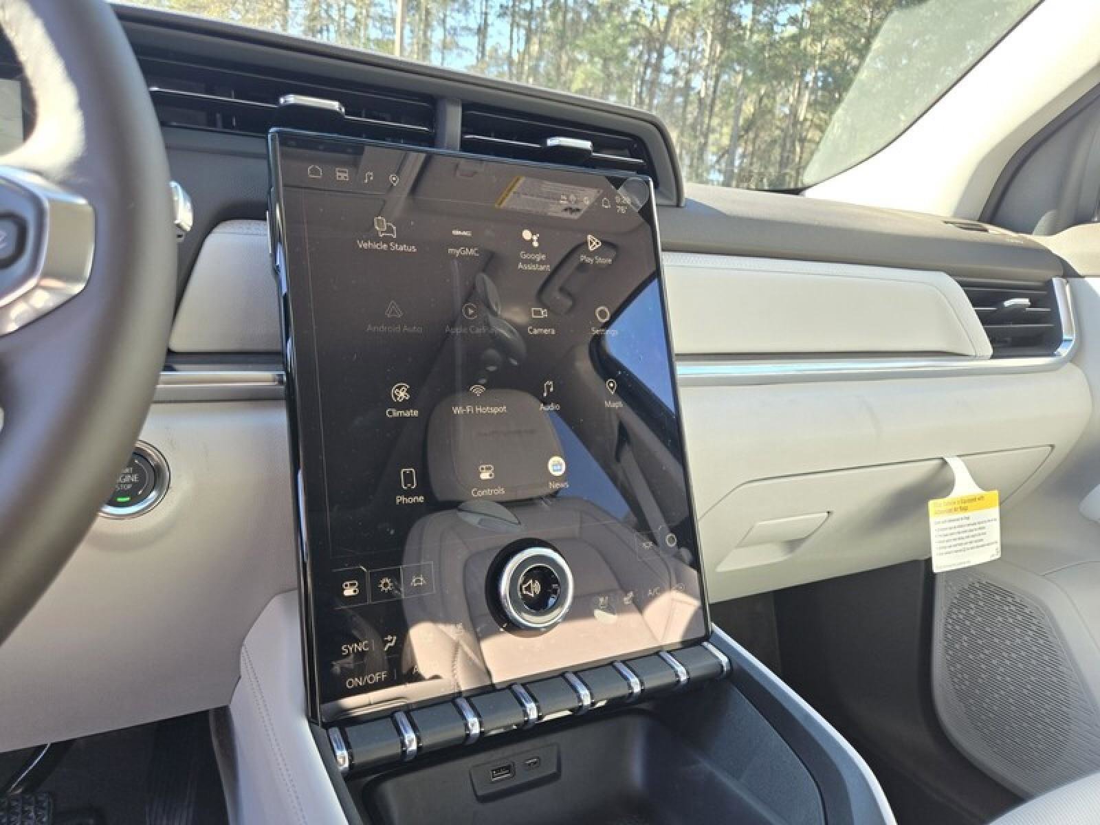 New 2026 GMC Terrain Denali w/ LPO, Floor Liner Package image 16