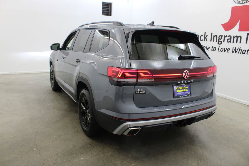 New 2026 Volkswagen Atlas Peak Edition AWD/4WD image 3