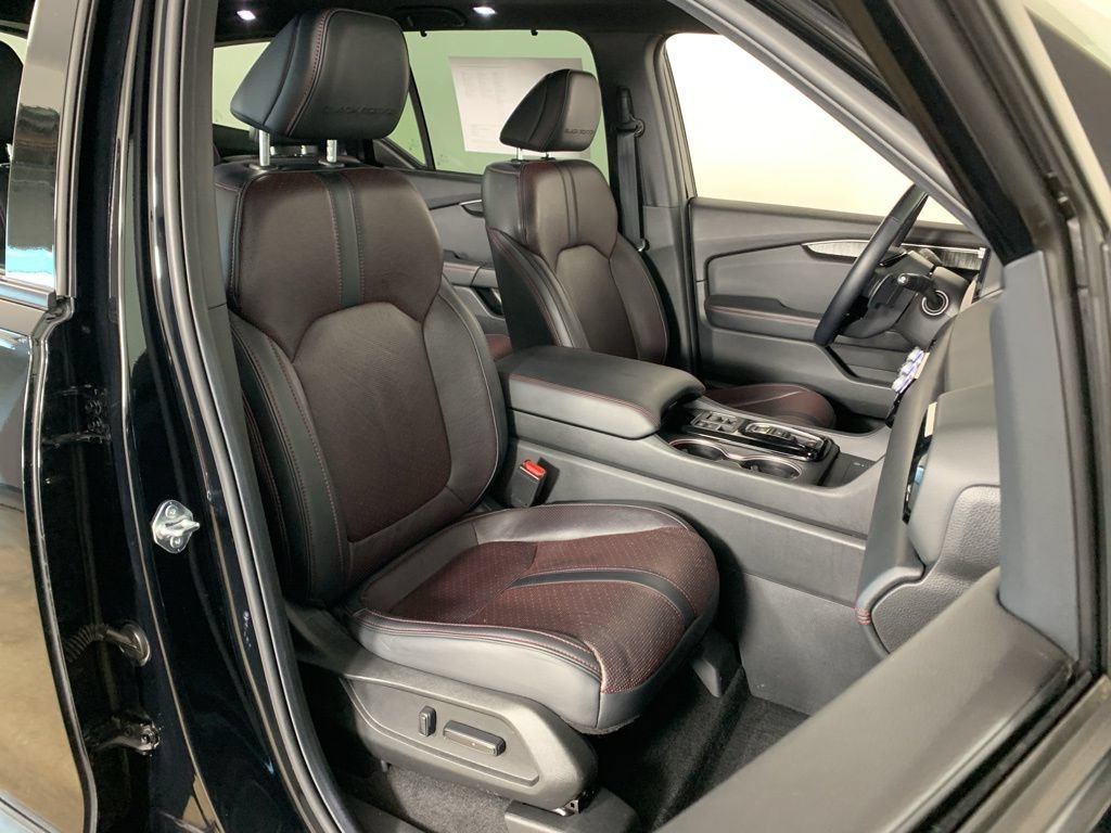 Used 2025 Honda Pilot Black Edition image 42