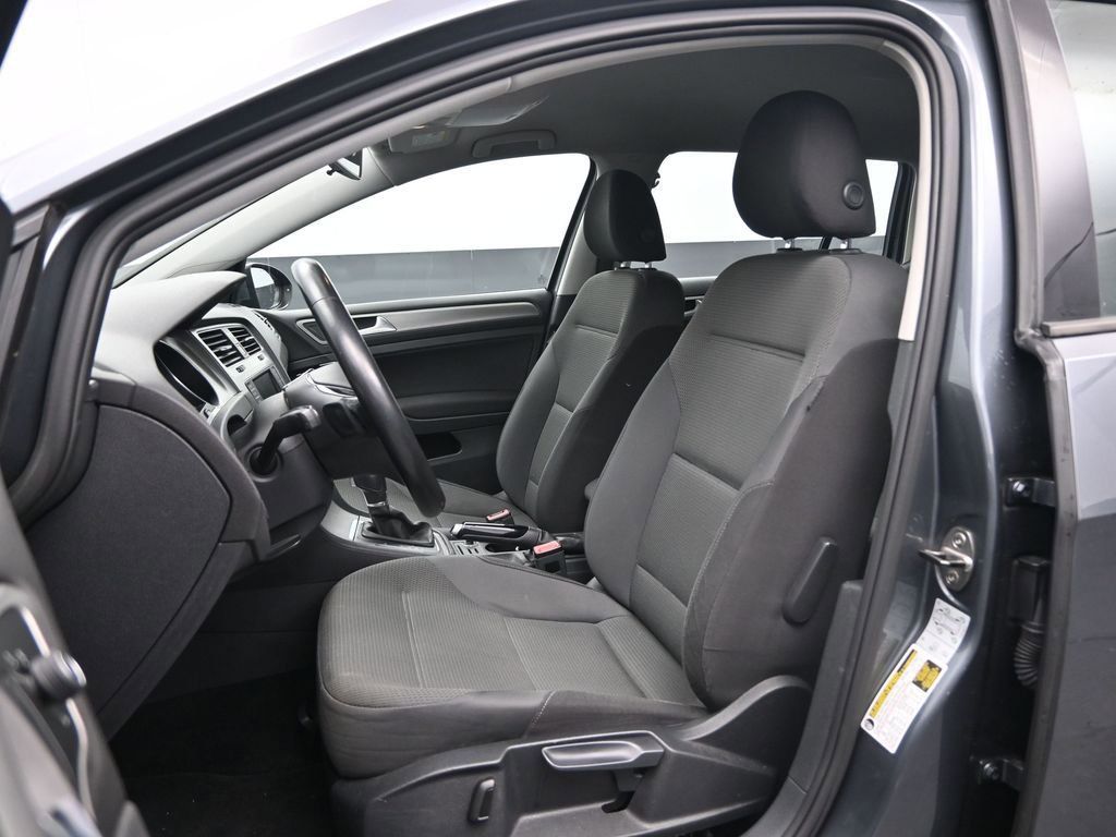 Used 2016 Volkswagen Golf S FWD image 18