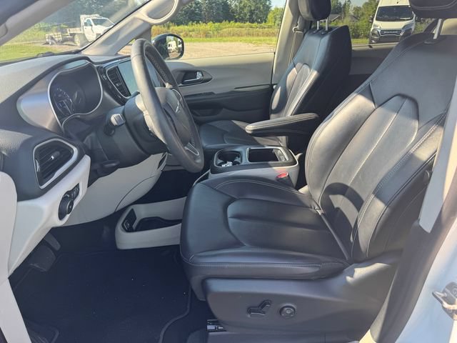 Certified 2024 Chrysler Pacifica Touring-L FWD image 22