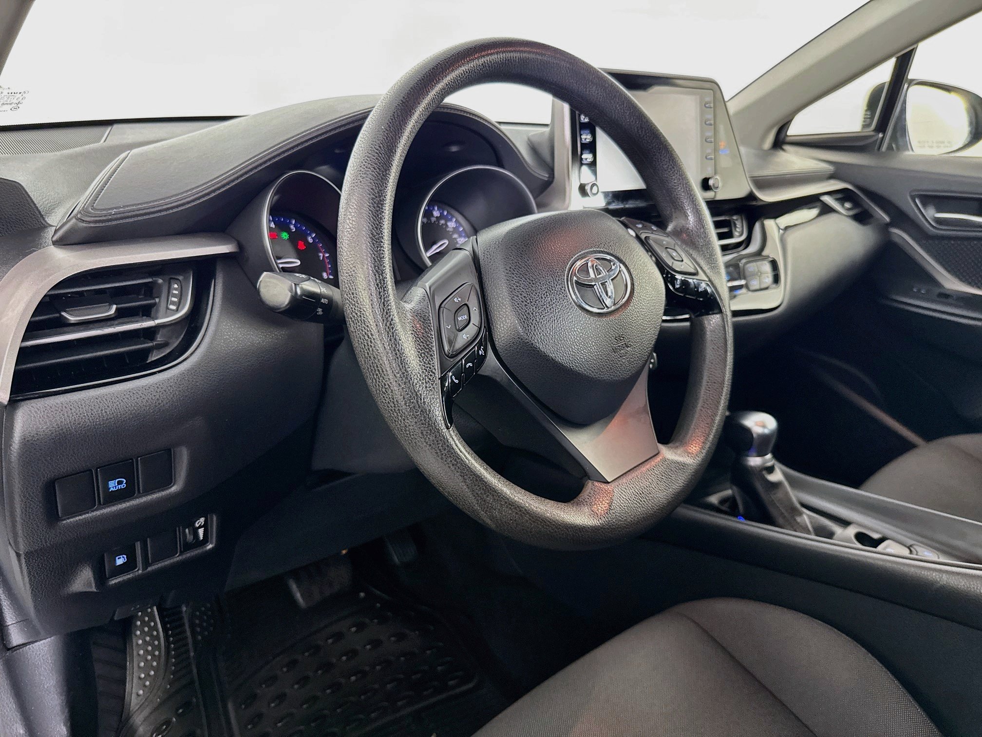 Used 2020 Toyota C-HR LE FWD image 20