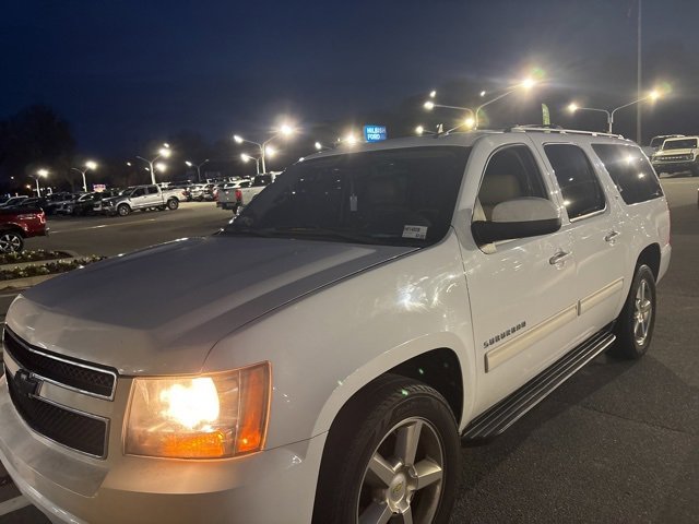 Used 2011 Chevrolet Suburban LT image 1
