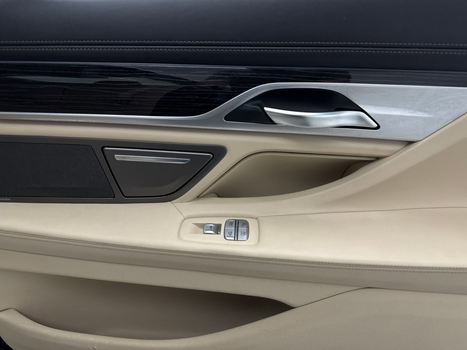 Used 2017 BMW 750i image 46