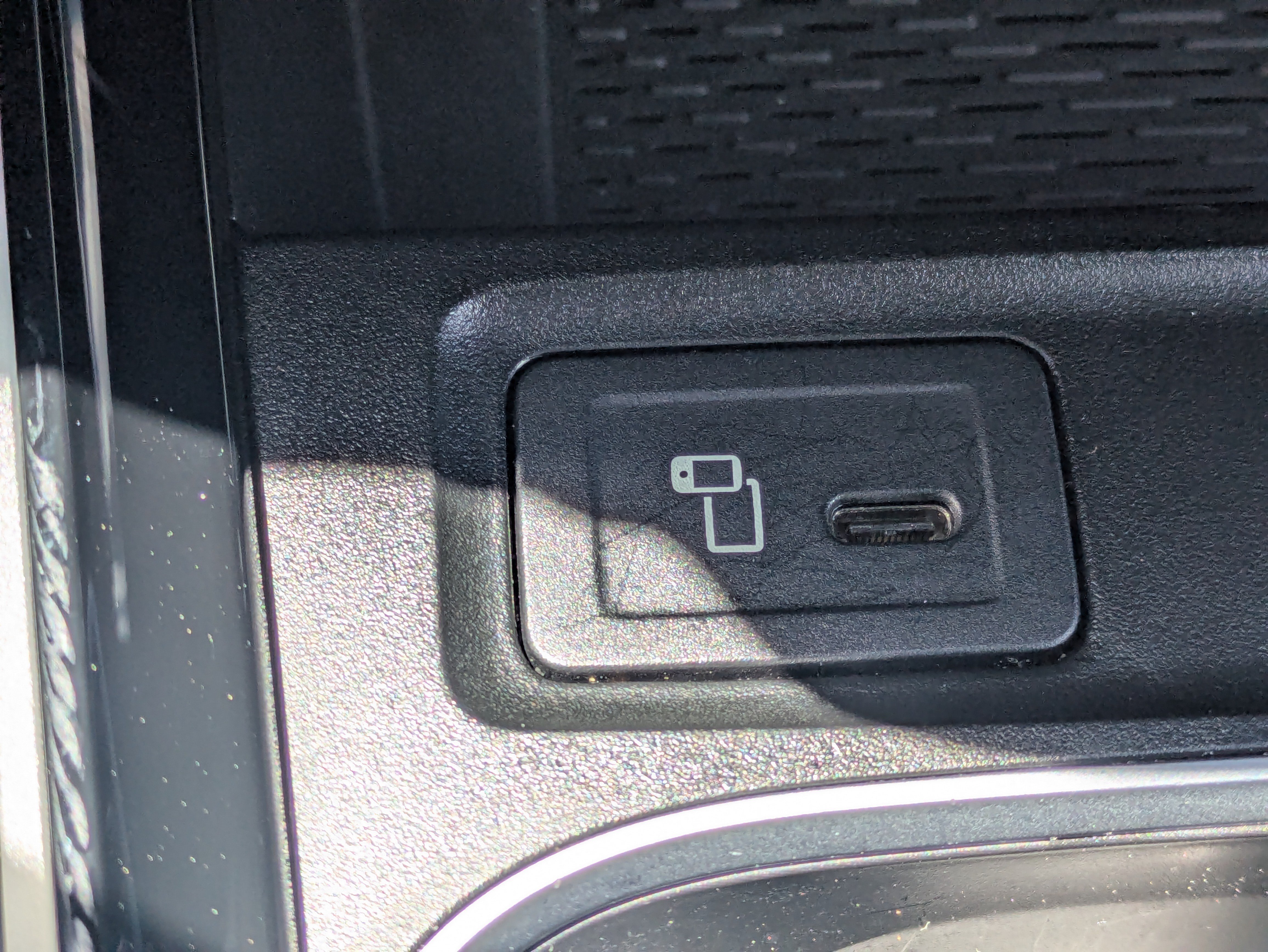 Used 2023 Mercedes-Benz EQB 300 4MATIC image 21