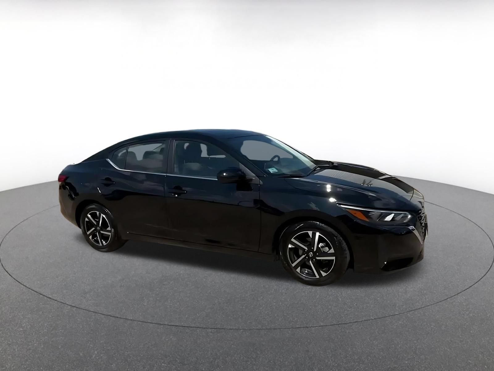 Used 2025 Nissan Sentra SV FWD image 2