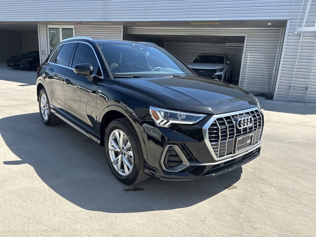 Used 2025 Audi Q3 2.0T Premium w/ Convenience Package image 3