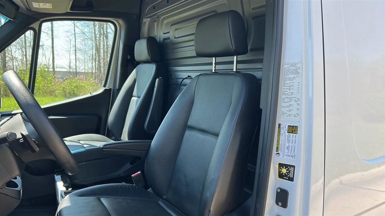 Used 2022 Mercedes-Benz Sprinter 2500 image 33