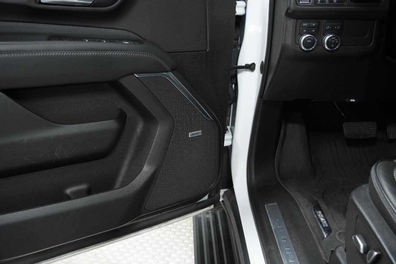 Used 2023 GMC Yukon Denali w/ LPO, Floor Liner Package image 27