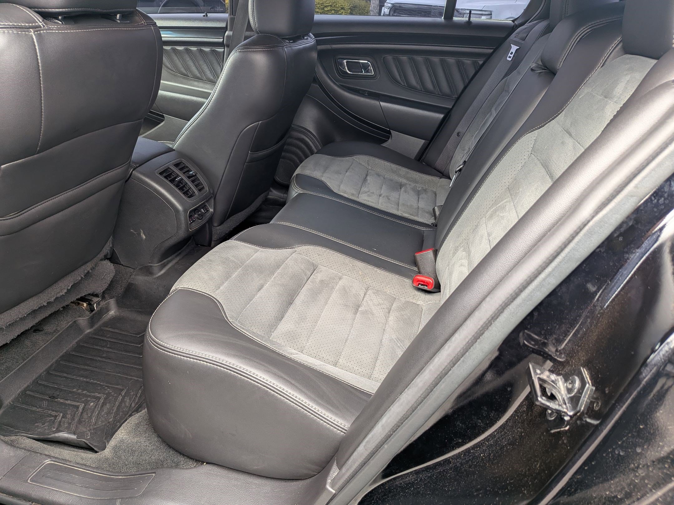 Used 2017 Ford Taurus SHO w/ Sho Performance Package image 30