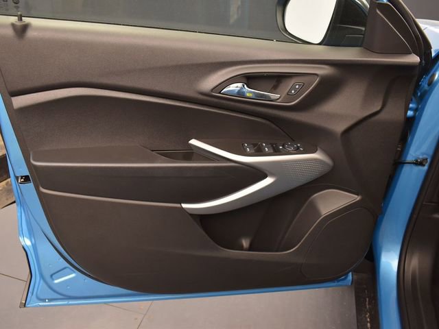 Used 2025 Chevrolet Trax RS w/ Driver Confidence Package FWD image 10