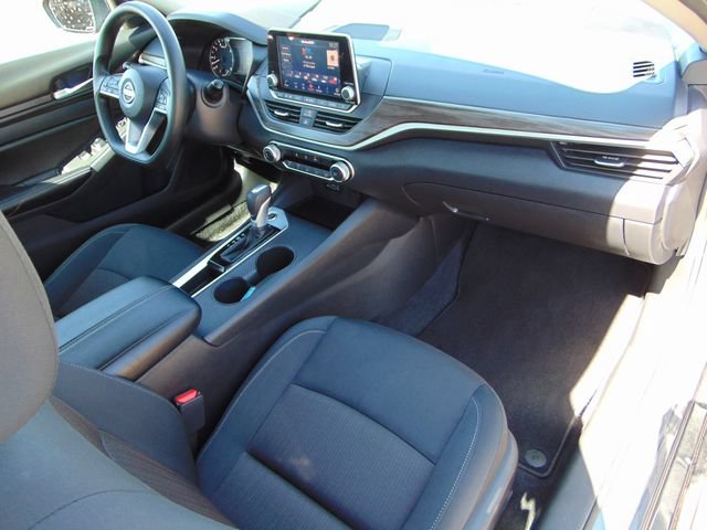 Used 2025 Nissan Altima 2.5 SV FWD image 24