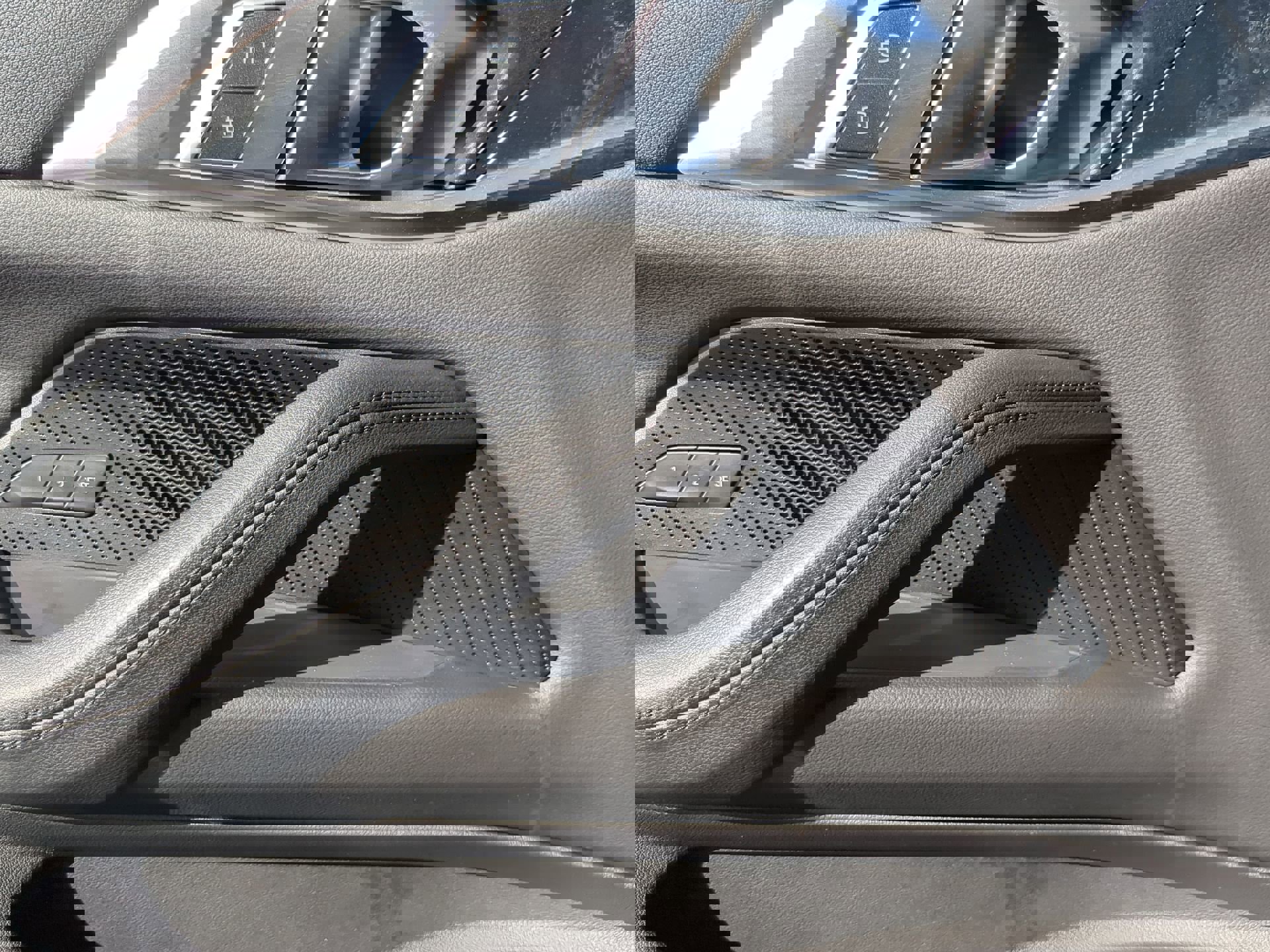 Used 2021 BMW 430i Coupe w/ M Sport Package image 19