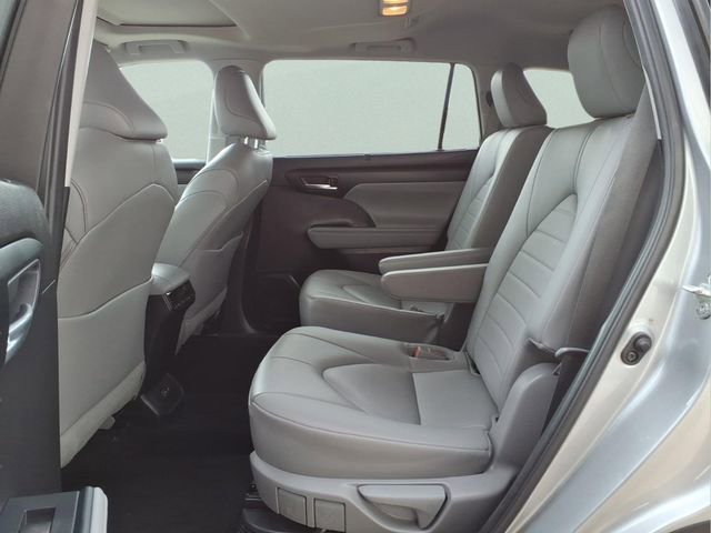 Used 2023 Toyota Highlander XLE image 23