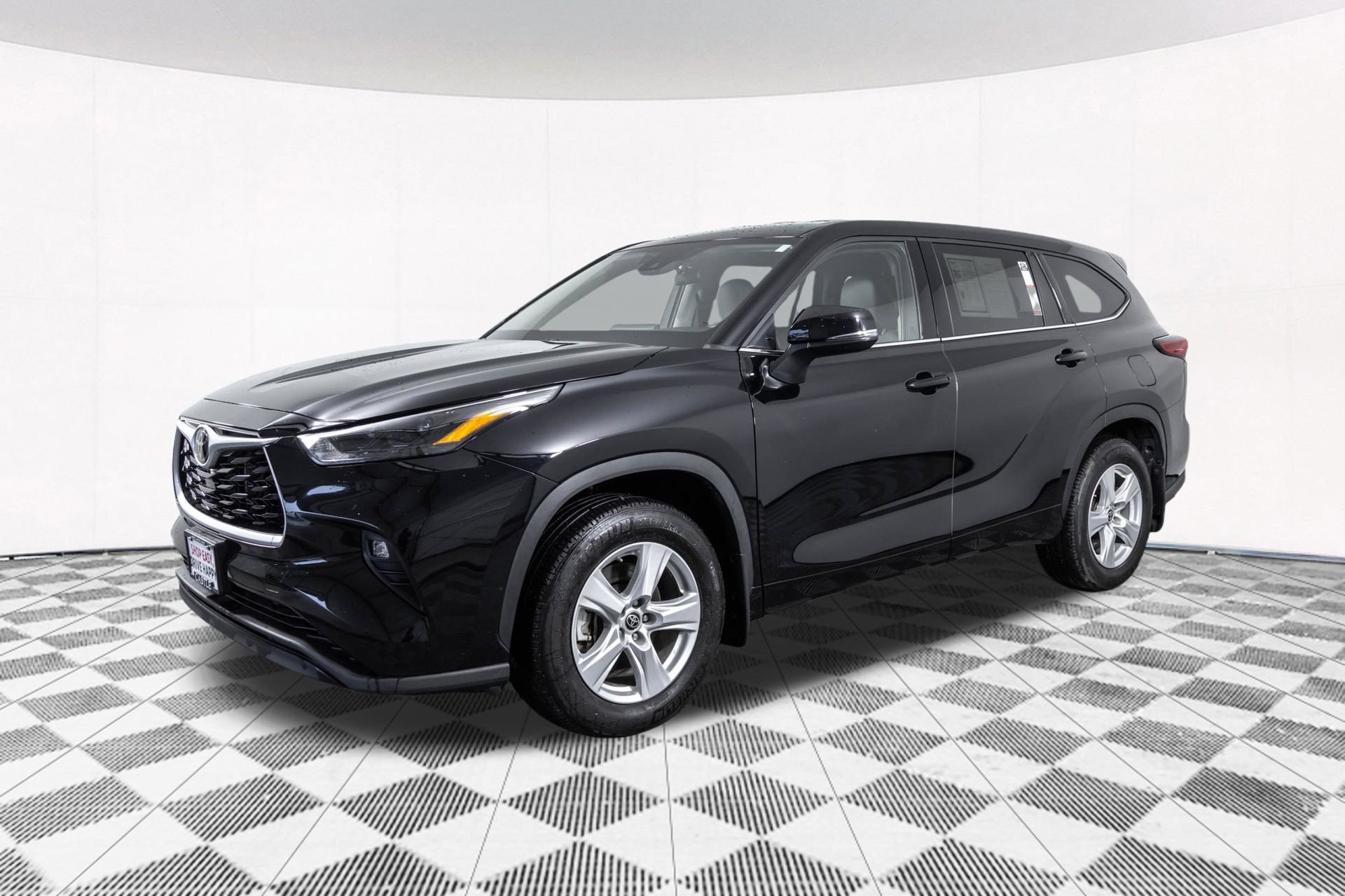 Used 2022 Toyota Highlander LE AWD/4WD image 13