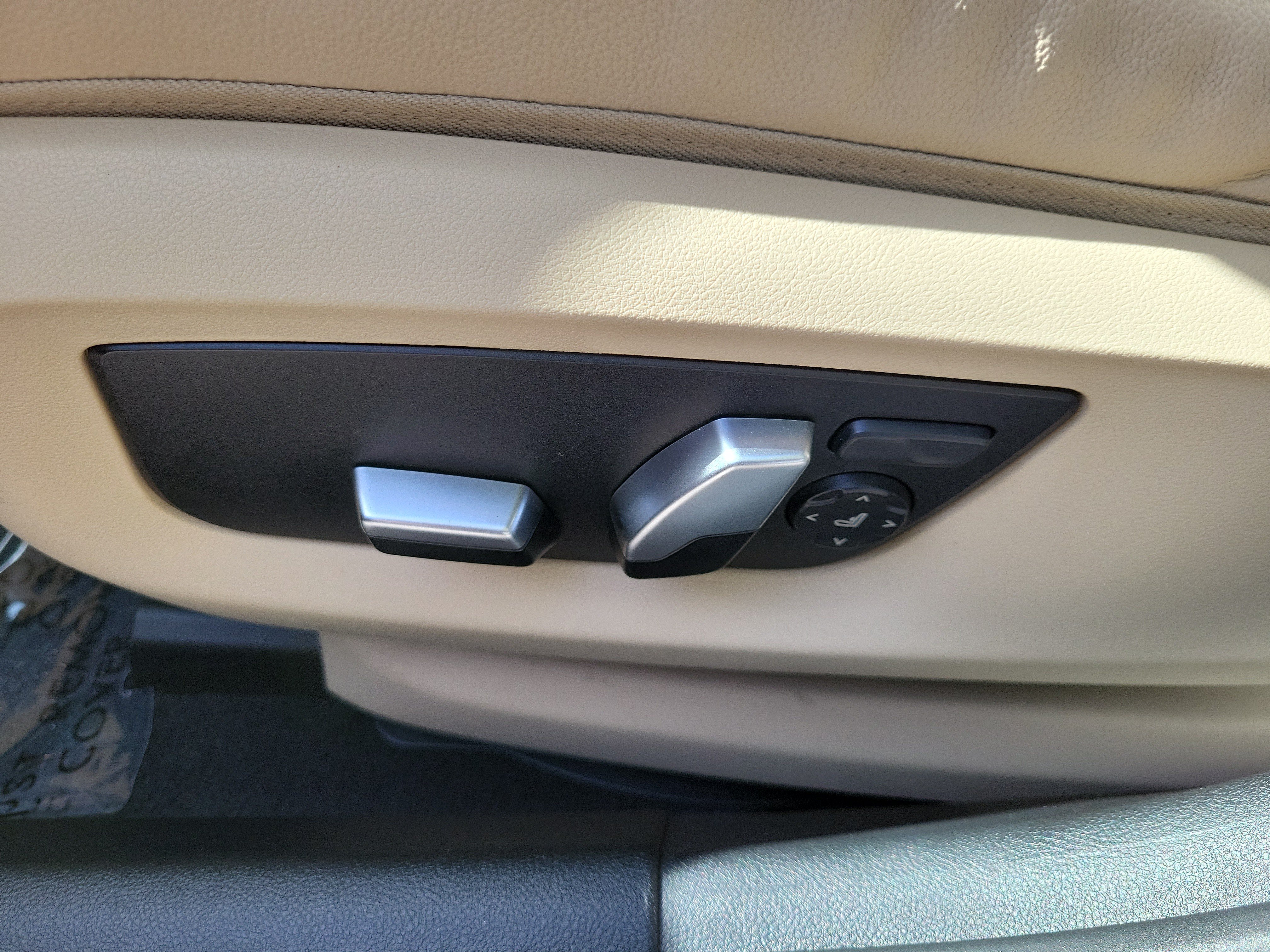 Used 2021 BMW 530i w/ Premium Package RWD image 14