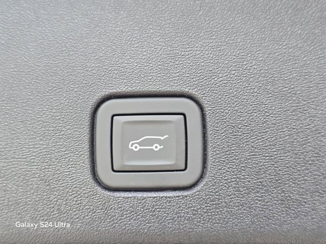 New 2025 Cadillac Optiq Sport 1 w/ LPO, Floor Liner Package AWD/4WD image 32