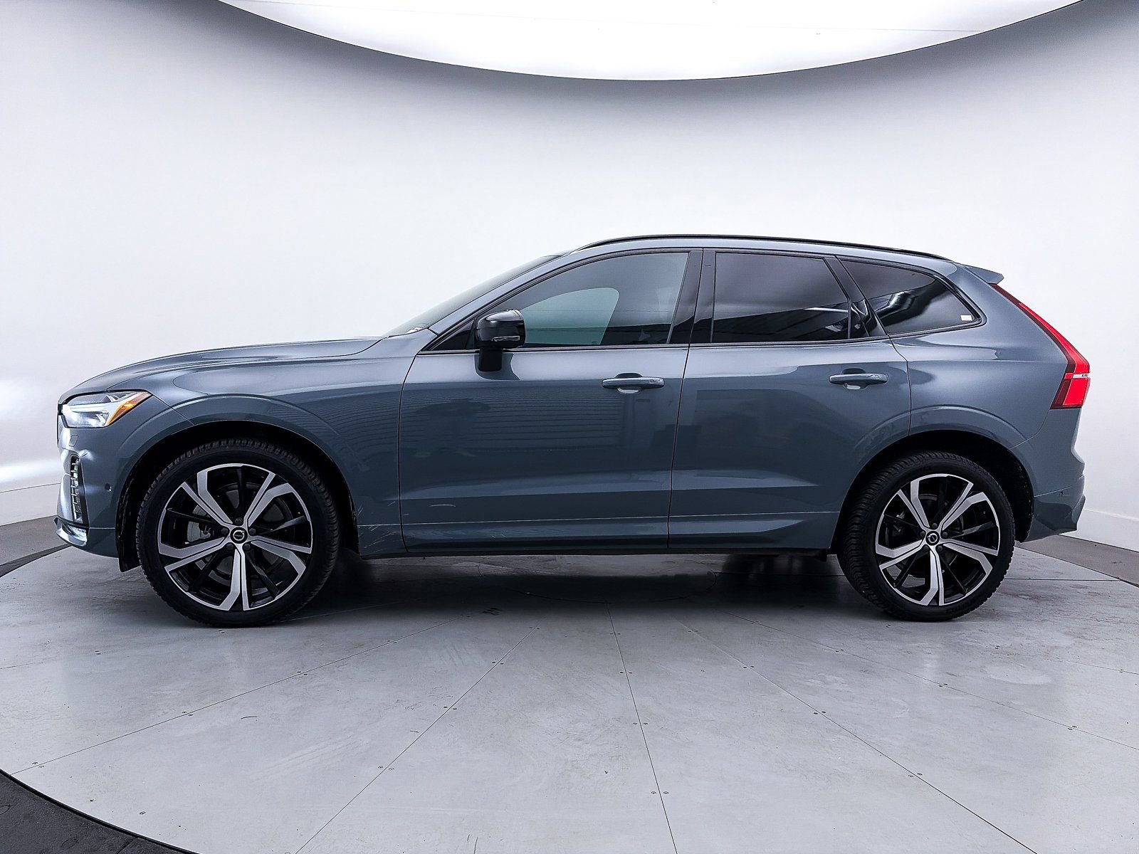 Used 2023 Volvo XC60 B6 Ultimate w/ Protection Package Premier image 41