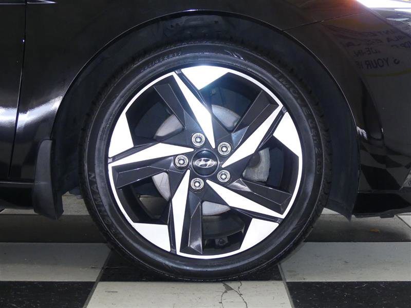 Used 2022 Hyundai Elantra Limited image 33