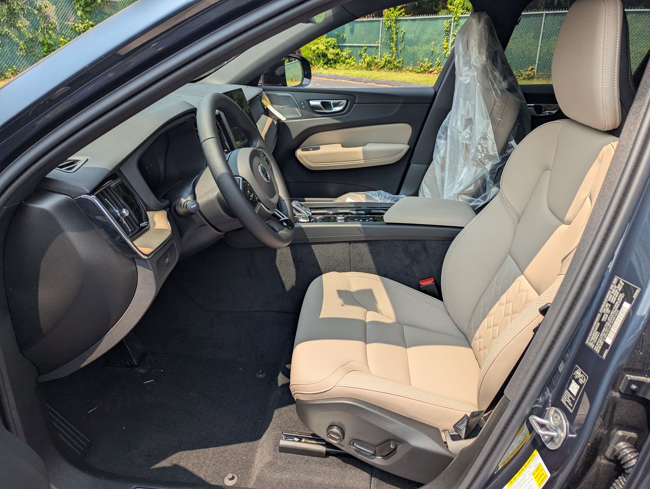 New 2026 Volvo XC60 B5 Plus w/ Protection Package Premier image 8