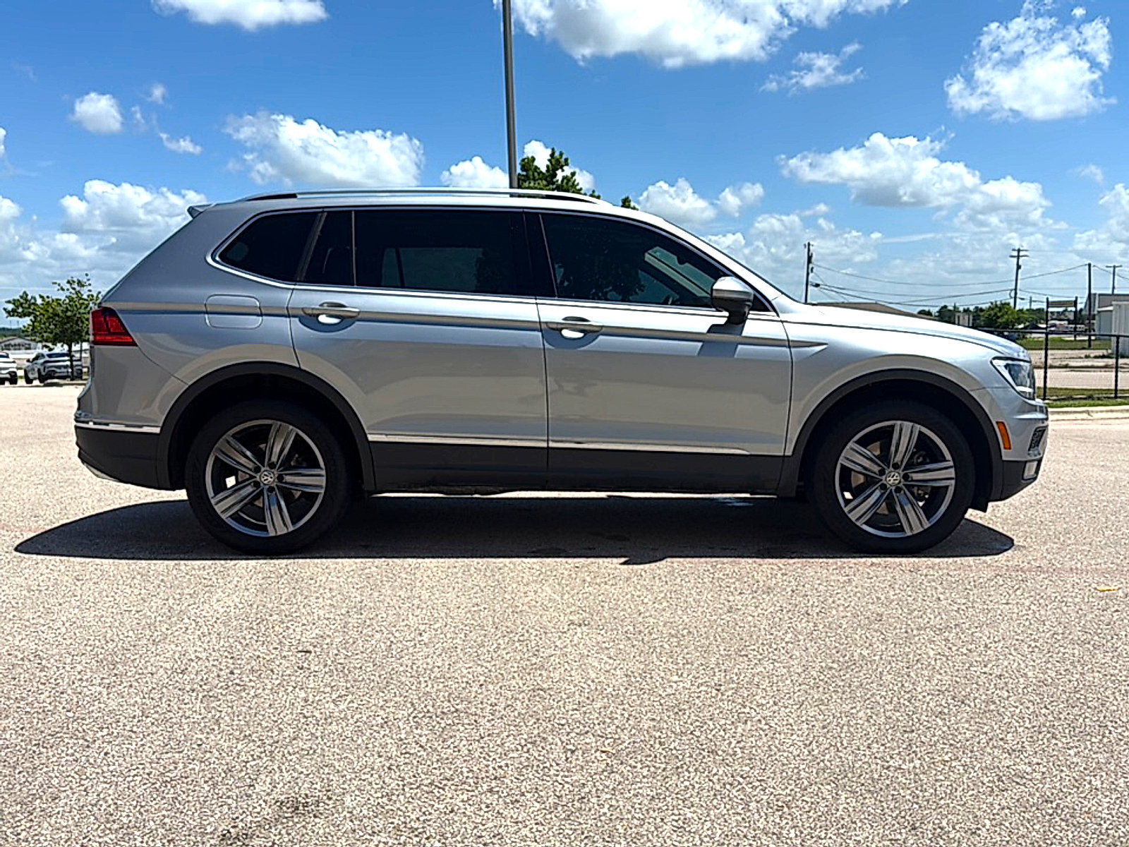 Used 2020 Volkswagen Tiguan SEL FWD image 5