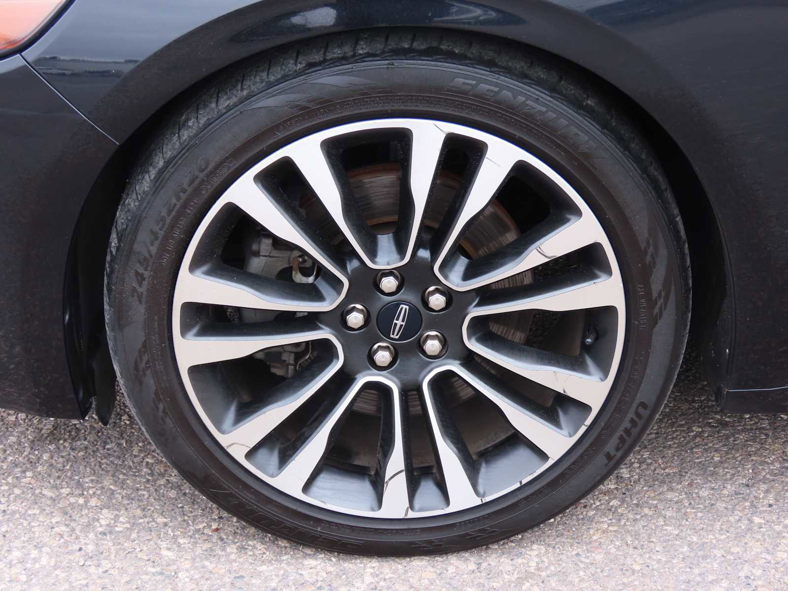 Used 2019 Lincoln Continental Select image 12