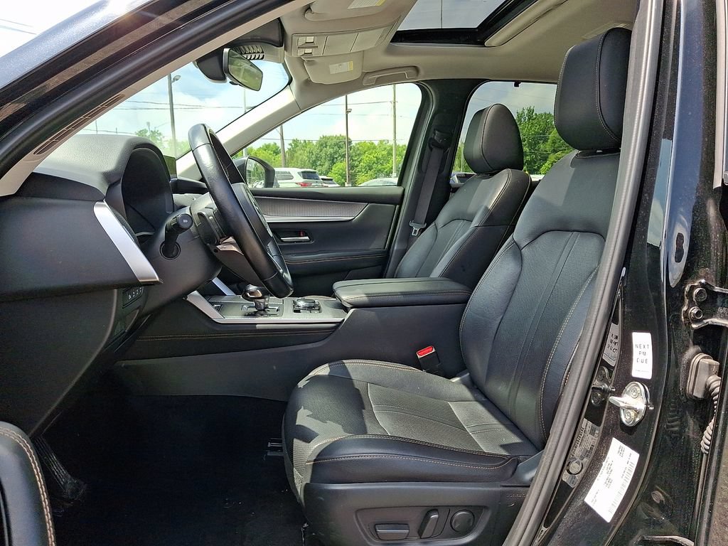 Used 2025 MAZDA CX-70 3.3 Turbo w/ Preferred Package AWD/4WD image 13