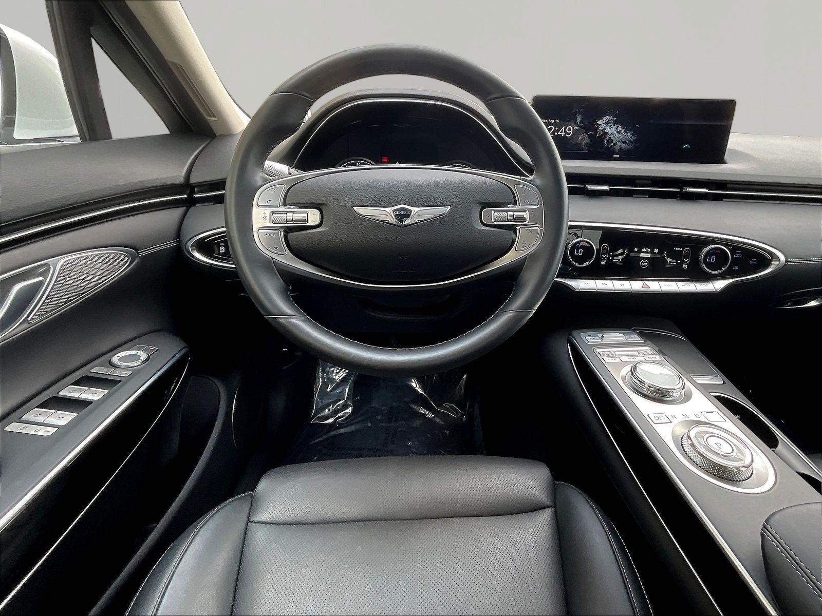 Used 2025 Genesis GV70 2.5T AWD/4WD image 8