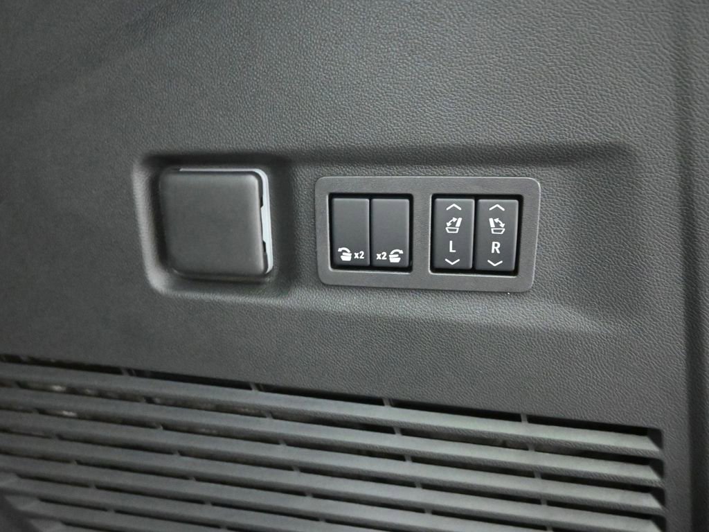 New 2025 GMC Yukon XL Elevation image 12