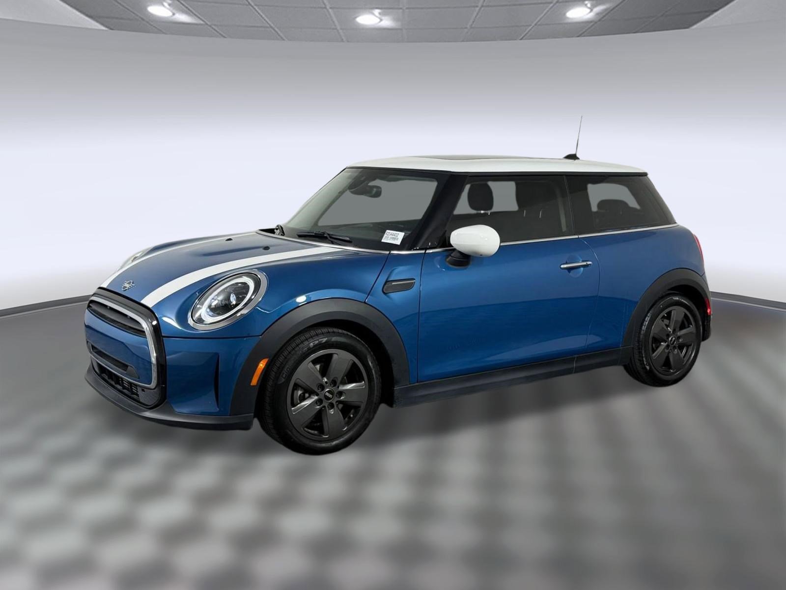 Used 2024 MINI Cooper 2-Door Hardtop image 1