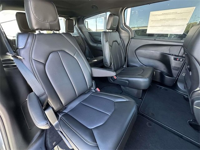 New 2026 Chrysler Pacifica Select image 32