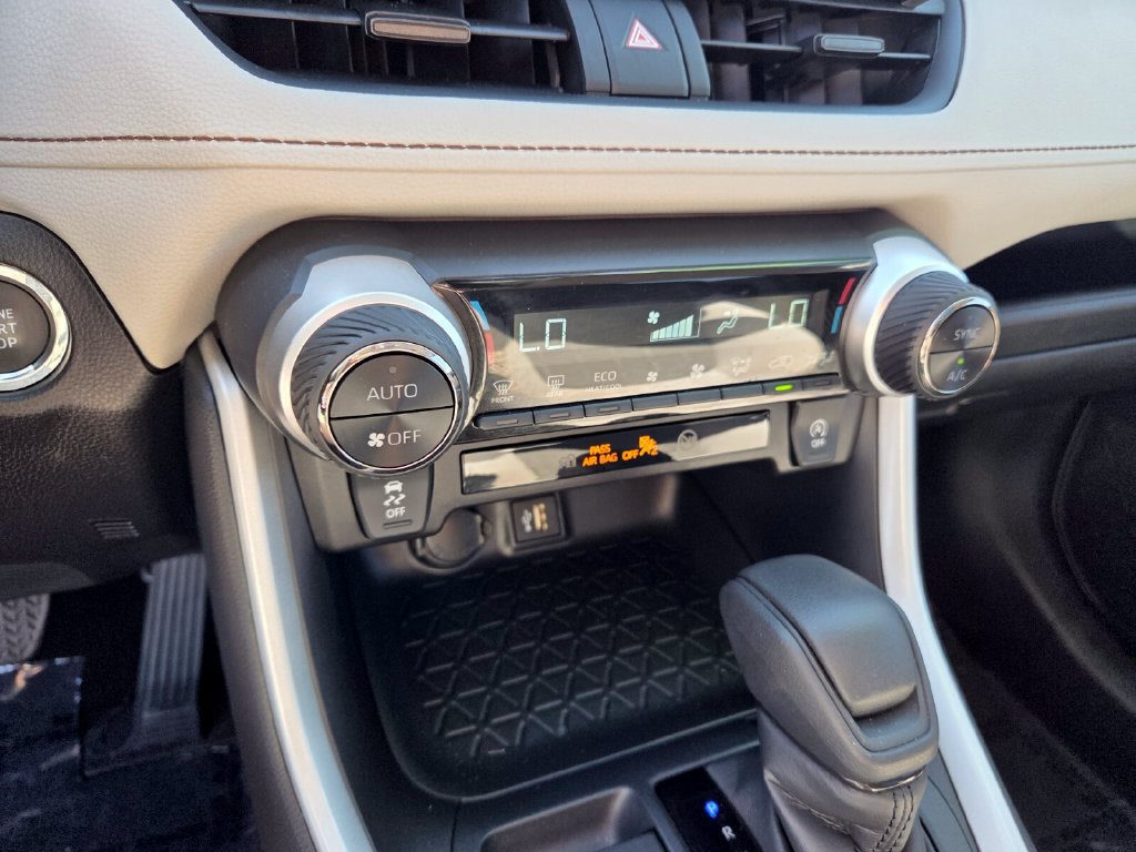 Used 2025 Toyota RAV4 XLE w/ Convenience Package FWD image 26