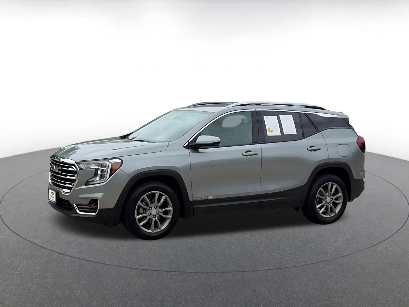 Used 2024 GMC Terrain SLT image 8