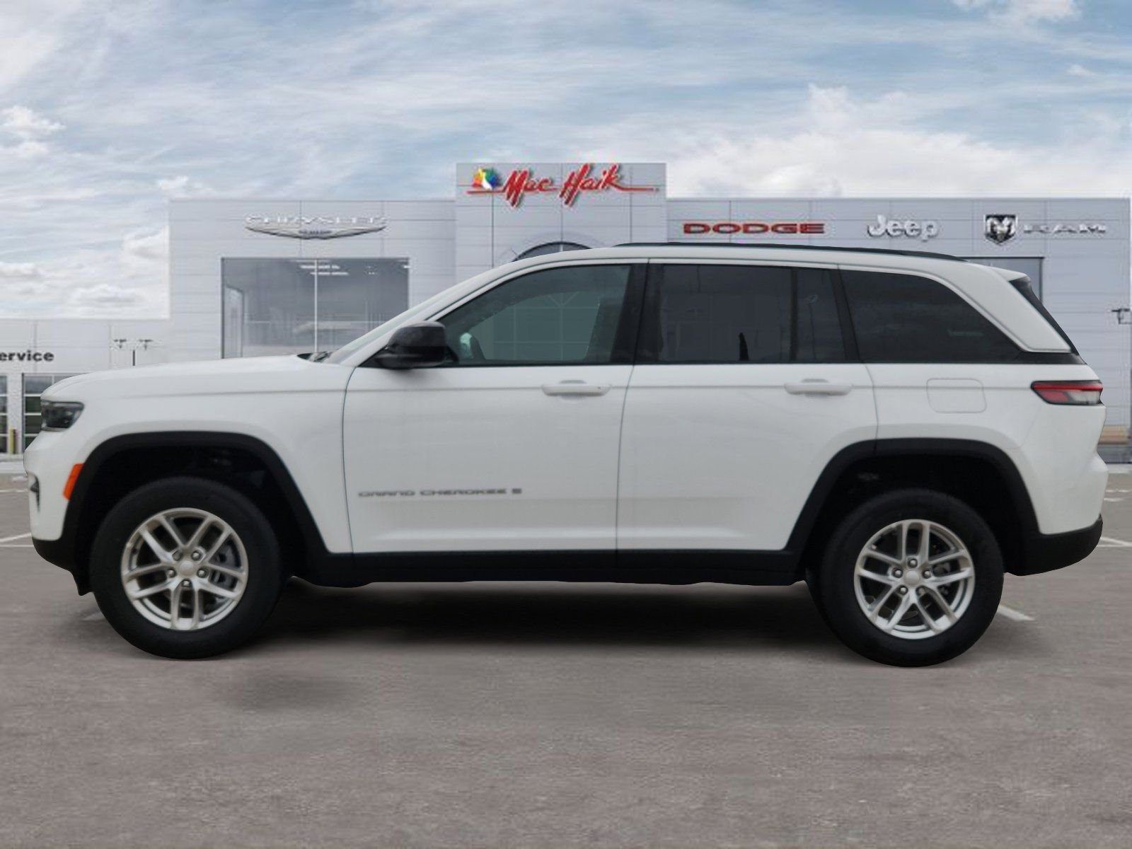 New 2026 Jeep Grand Cherokee Laredo RWD image 2