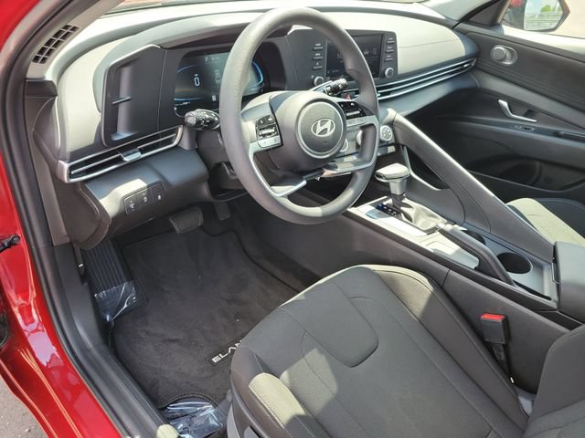 Certified 2025 Hyundai Elantra SE FWD image 13