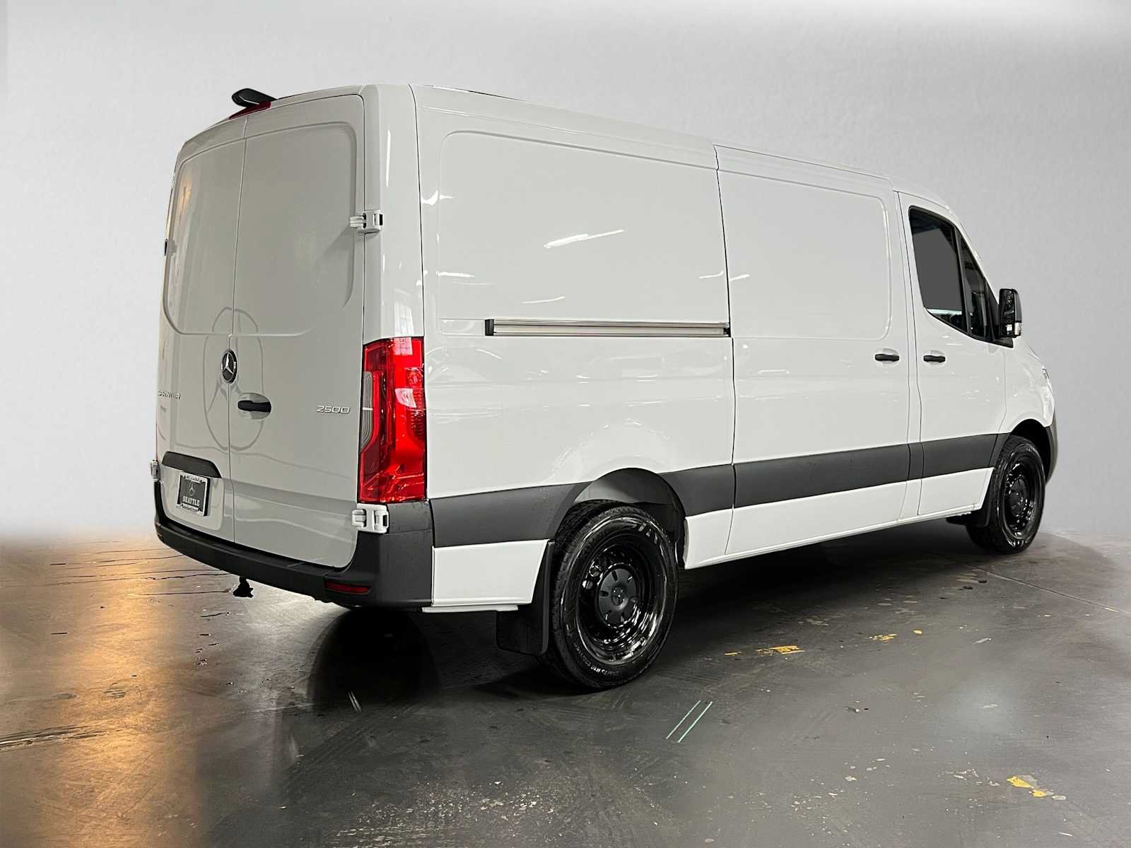 Used 2025 Mercedes-Benz Sprinter 2500 image 4