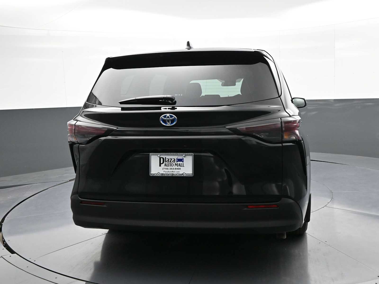 Used 2024 Toyota Sienna LE w/ Protection Package (TMS) AWD/4WD image 7