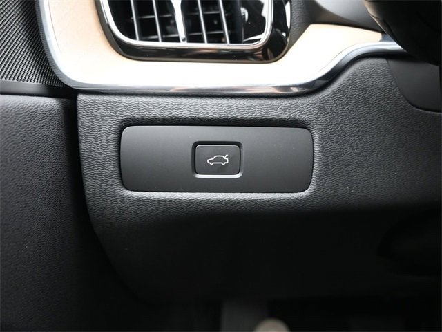 New 2026 Volvo XC60 B5 Plus w/ Protection Package Premier image 28