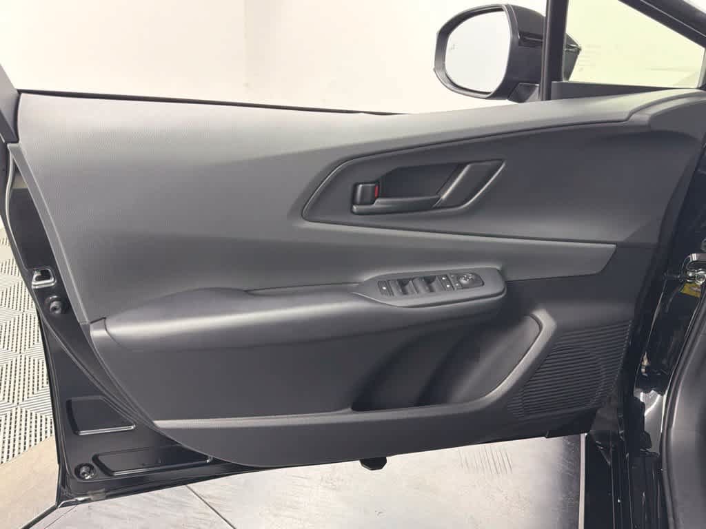 Used 2026 Toyota Prius LE FWD image 19