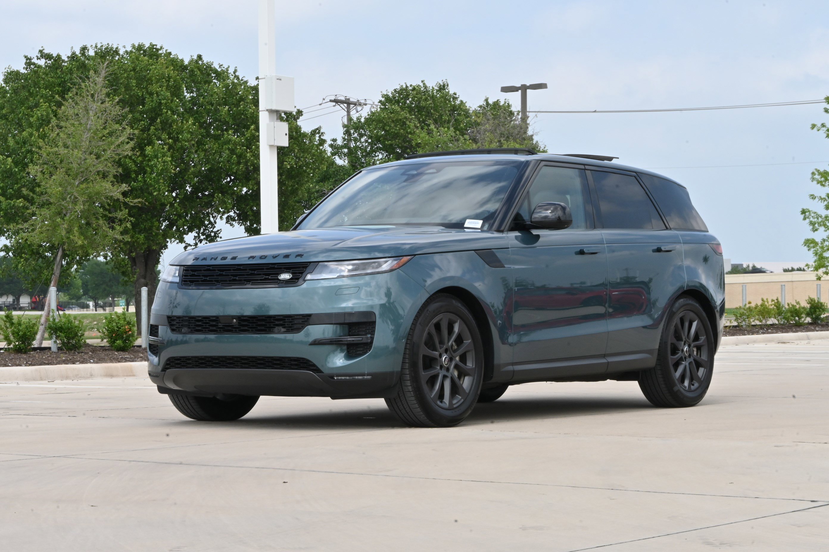 Used 2025 Land Rover Range Rover Sport SE AWD/4WD image 5