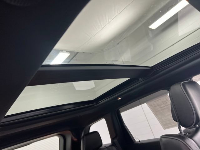 Used 2020 Jeep Grand Cherokee Overland AWD/4WD image 27