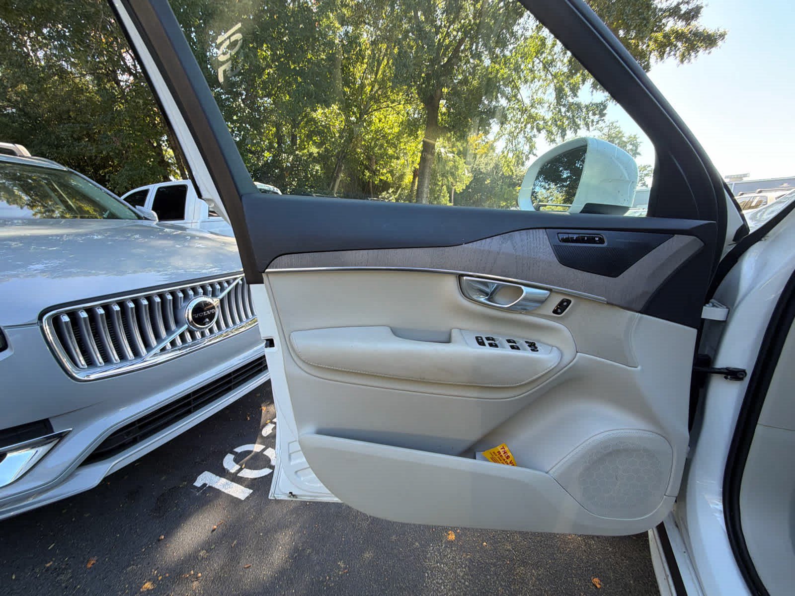 Used 2024 Volvo XC90 B6 Plus w/ Protection Package AWD/4WD image 22